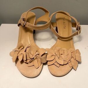 Talbots Women's Blush Tan Strappy Flower Buckle Heel Sandals Size 6.5